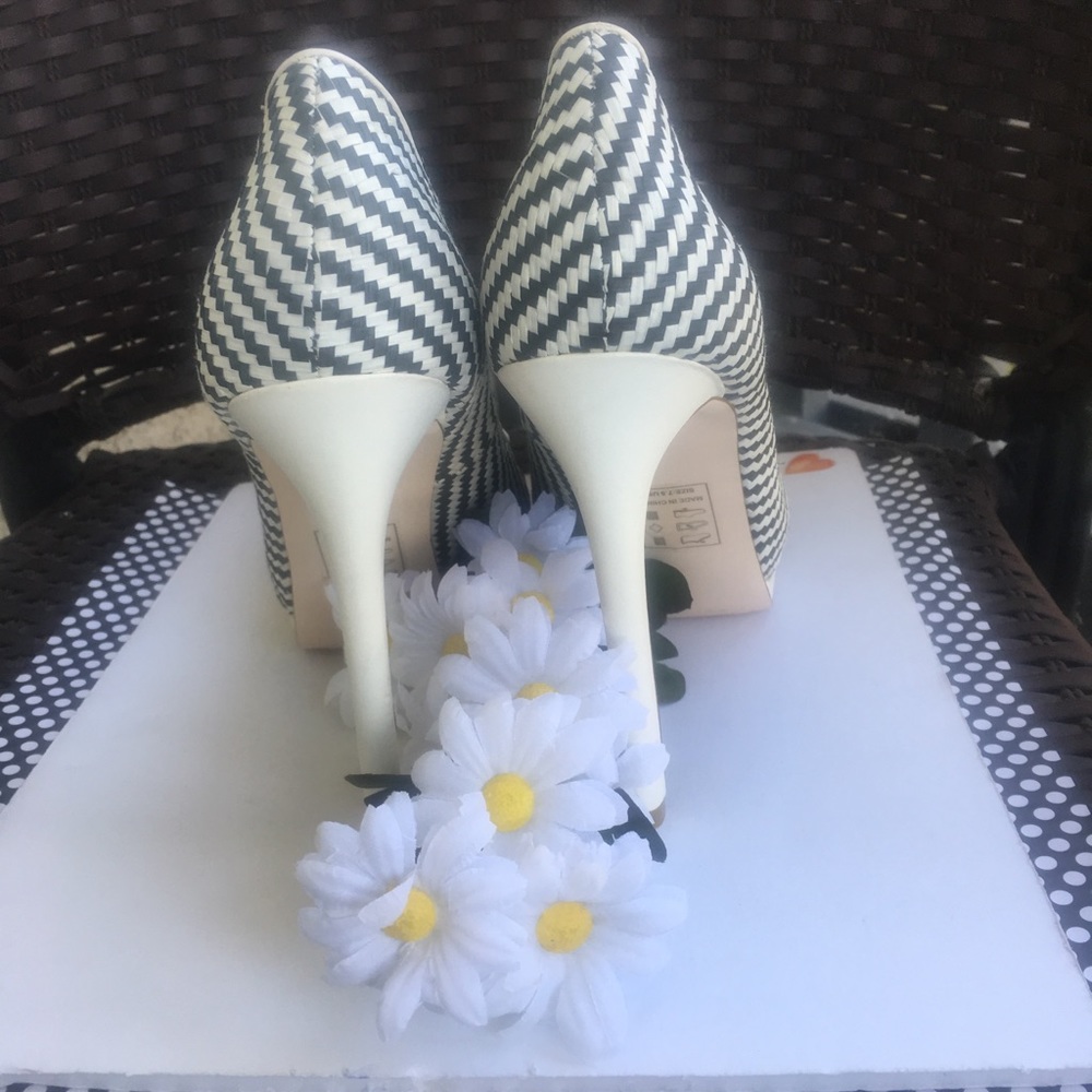 Stripped Pattern Shoes - Picture 4 of 7